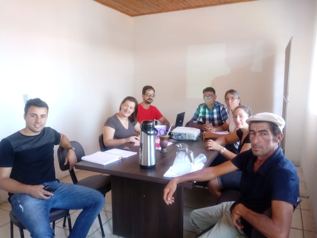 Primeira reunião para formação da associação dos produtores de melancia é realizada